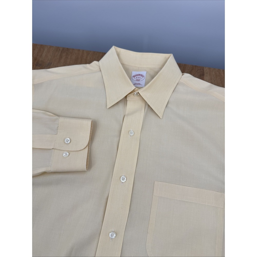 Brooks Brothers 346 Long Sleeve Dress Shirt Men's 16 34/35 Yellow Casual Preppy - Picture 1 of 9